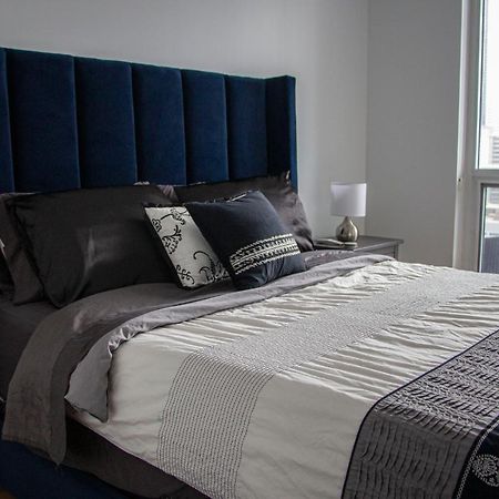 Downtown High-Rise Condo- Cn Tower View تورونتو المظهر الخارجي الصورة