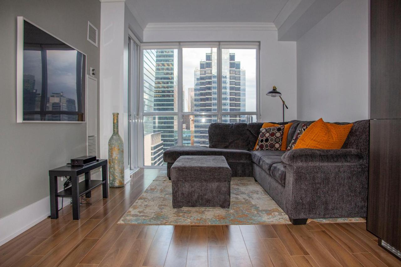 Downtown High-Rise Condo- Cn Tower View تورونتو المظهر الخارجي الصورة